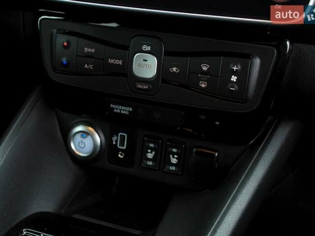 Чорний Ніссан Ліф, об'ємом двигуна 0 л та пробігом 64 тис. км за 13299 $, фото 40 на Automoto.ua