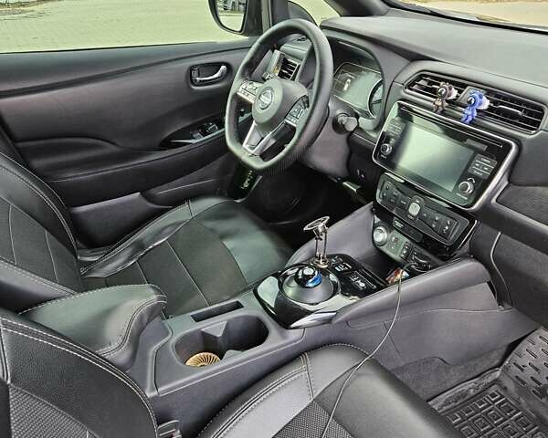 Черный Ниссан Лиф, объемом двигателя 0 л и пробегом 166 тыс. км за 11200 $, фото 4 на Automoto.ua