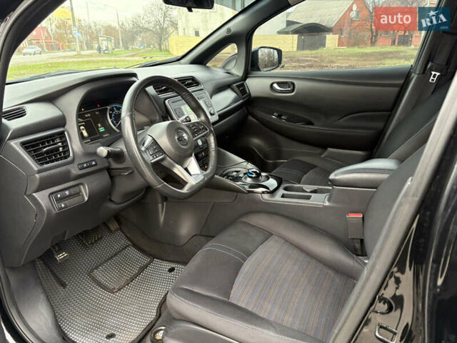 Черный Ниссан Лиф, объемом двигателя 0 л и пробегом 97 тыс. км за 10300 $, фото 7 на Automoto.ua