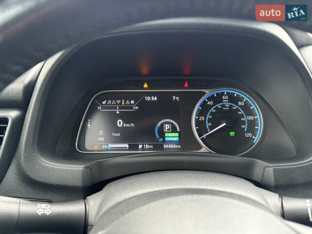 Черный Ниссан Лиф, объемом двигателя 0 л и пробегом 97 тыс. км за 10300 $, фото 10 на Automoto.ua