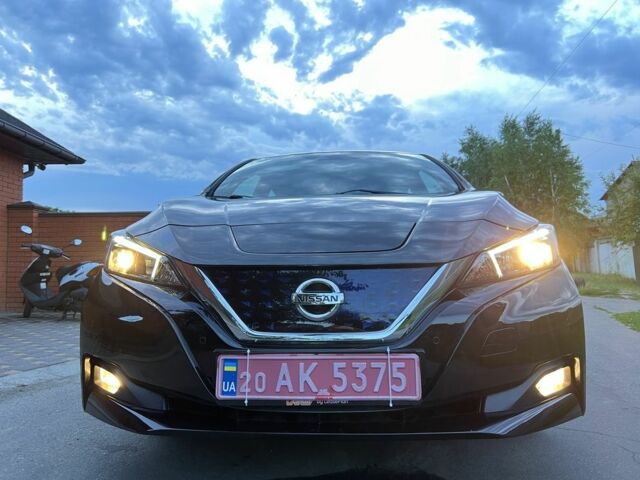 Черный Ниссан Лиф, объемом двигателя 0 л и пробегом 63 тыс. км за 12999 $, фото 1 на Automoto.ua
