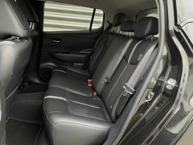 Черный Ниссан Лиф, объемом двигателя 0 л и пробегом 34 тыс. км за 6700 $, фото 13 на Automoto.ua