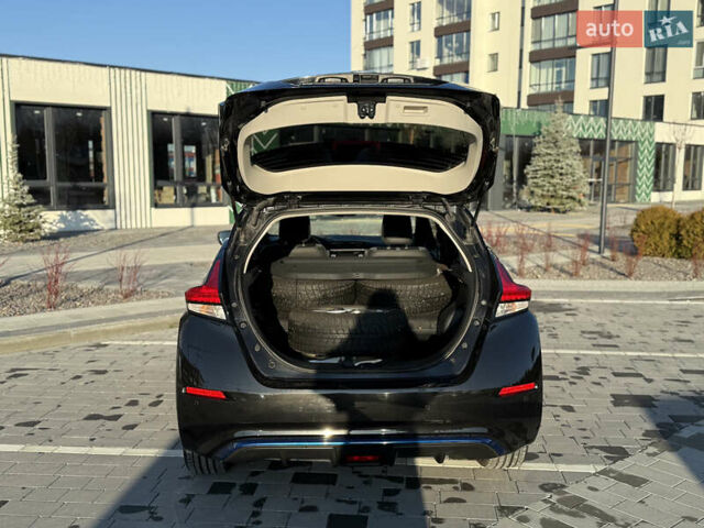 Черный Ниссан Лиф, объемом двигателя 0 л и пробегом 130 тыс. км за 12200 $, фото 8 на Automoto.ua