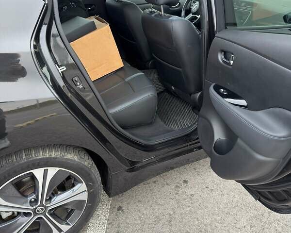 Черный Ниссан Лиф, объемом двигателя 0 л и пробегом 92 тыс. км за 13100 $, фото 33 на Automoto.ua