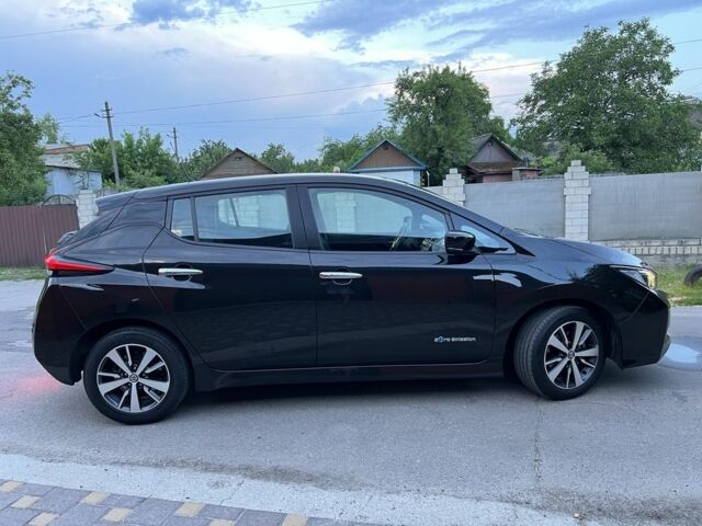 Черный Ниссан Лиф, объемом двигателя 0 л и пробегом 63 тыс. км за 12999 $, фото 7 на Automoto.ua