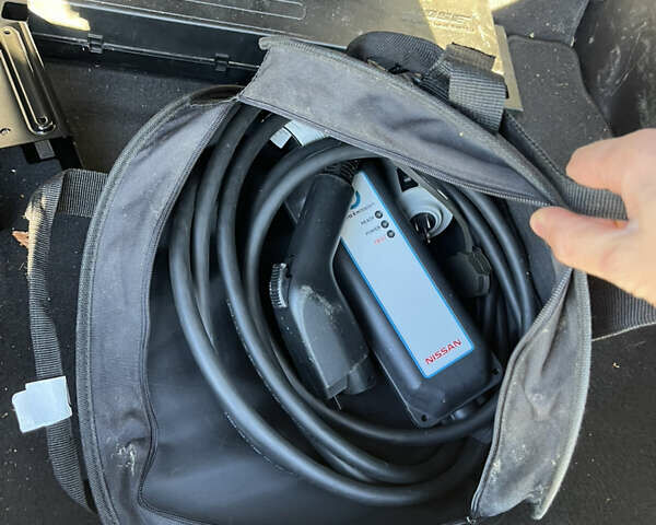 Черный Ниссан Лиф, объемом двигателя 0 л и пробегом 234 тыс. км за 11000 $, фото 12 на Automoto.ua