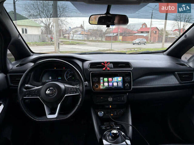 Черный Ниссан Лиф, объемом двигателя 0 л и пробегом 97 тыс. км за 10300 $, фото 8 на Automoto.ua