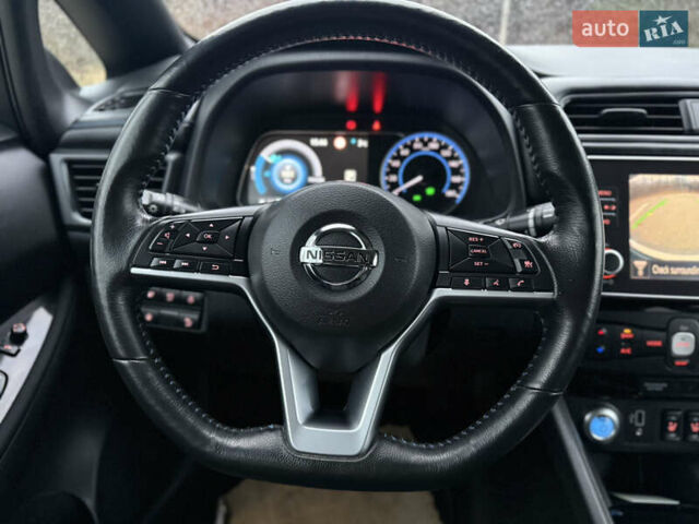 Черный Ниссан Лиф, объемом двигателя 0 л и пробегом 95 тыс. км за 16999 $, фото 33 на Automoto.ua