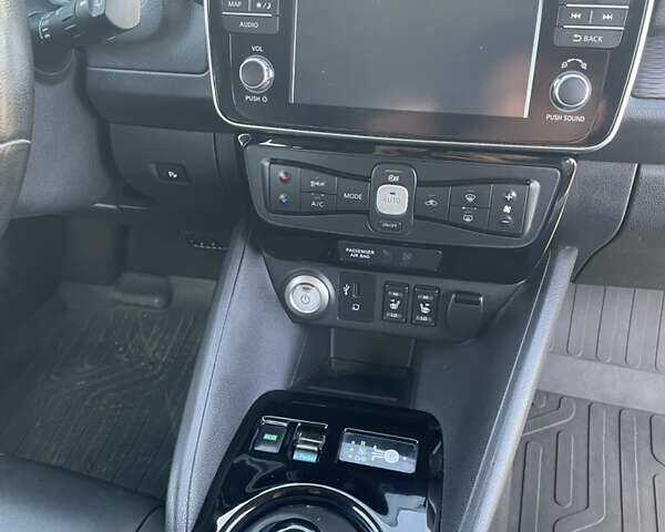 Черный Ниссан Лиф, объемом двигателя 0 л и пробегом 56 тыс. км за 15500 $, фото 29 на Automoto.ua