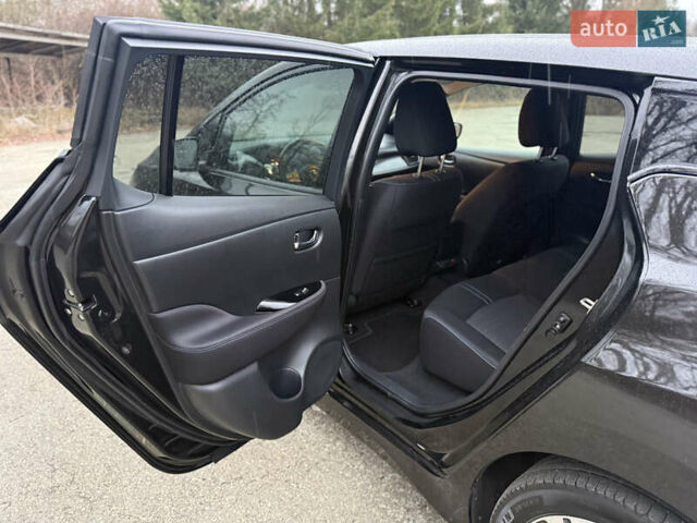 Черный Ниссан Лиф, объемом двигателя 0 л и пробегом 95 тыс. км за 16999 $, фото 39 на Automoto.ua