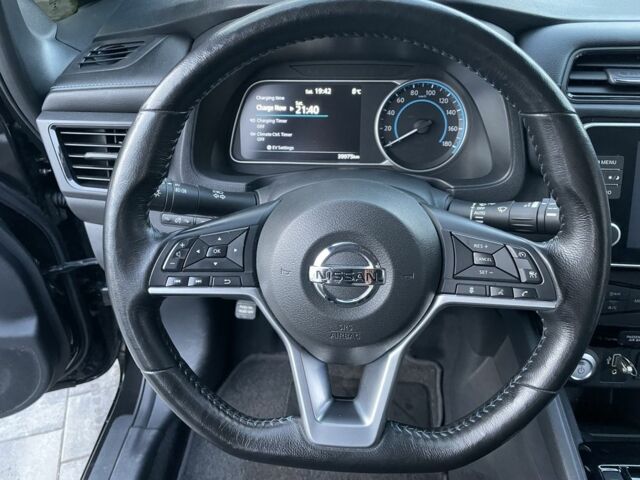 Черный Ниссан Лиф, объемом двигателя 0 л и пробегом 70 тыс. км за 13377 $, фото 20 на Automoto.ua