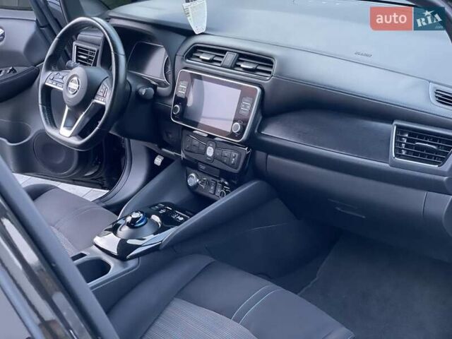 Чорний Ніссан Ліф, об'ємом двигуна 0 л та пробігом 70 тис. км за 13377 $, фото 22 на Automoto.ua