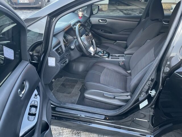 Черный Ниссан Лиф, объемом двигателя 0 л и пробегом 70 тыс. км за 13377 $, фото 15 на Automoto.ua