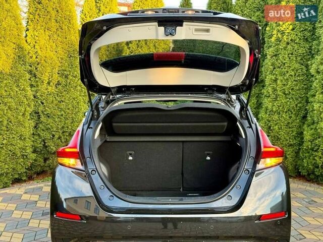 Черный Ниссан Лиф, объемом двигателя 0 л и пробегом 21 тыс. км за 15700 $, фото 12 на Automoto.ua