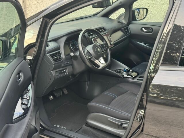 Черный Ниссан Лиф, объемом двигателя 0 л и пробегом 115 тыс. км за 15900 $, фото 5 на Automoto.ua