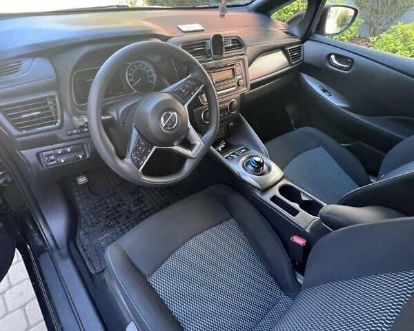 Чорний Ніссан Ліф, об'ємом двигуна 0 л та пробігом 56 тис. км за 14750 $, фото 3 на Automoto.ua