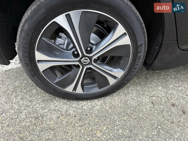 Черный Ниссан Лиф, объемом двигателя 0 л и пробегом 95 тыс. км за 16999 $, фото 42 на Automoto.ua