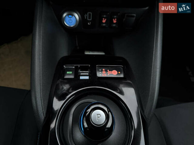 Черный Ниссан Лиф, объемом двигателя 0 л и пробегом 95 тыс. км за 16999 $, фото 32 на Automoto.ua