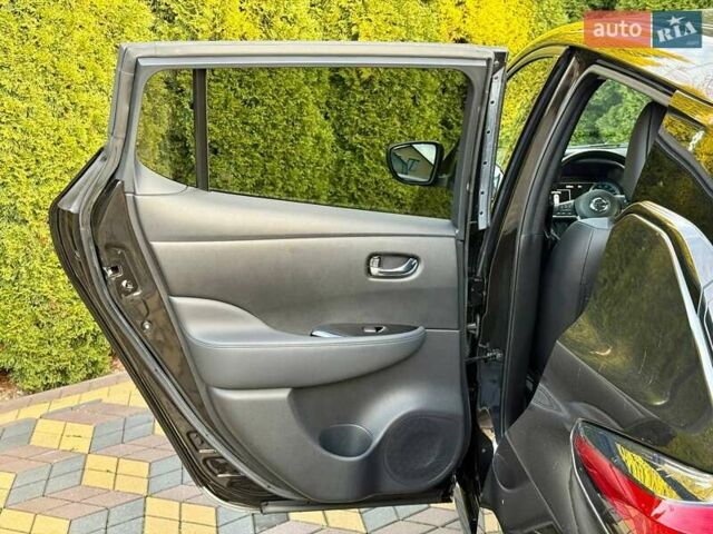 Черный Ниссан Лиф, объемом двигателя 0 л и пробегом 21 тыс. км за 15700 $, фото 23 на Automoto.ua