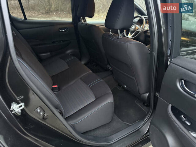 Черный Ниссан Лиф, объемом двигателя 0 л и пробегом 95 тыс. км за 16999 $, фото 40 на Automoto.ua