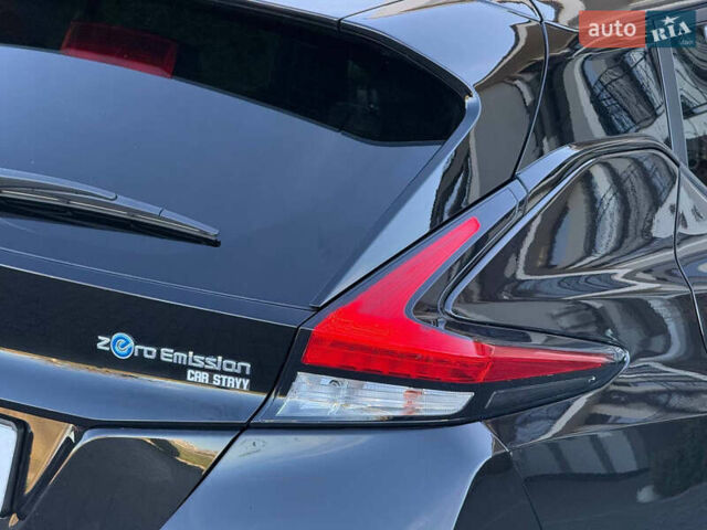 Черный Ниссан Лиф, объемом двигателя 0 л и пробегом 98 тыс. км за 15999 $, фото 23 на Automoto.ua