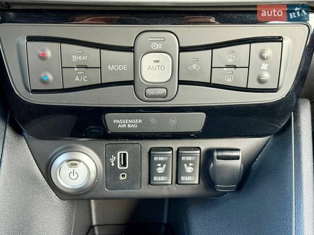 Черный Ниссан Лиф, объемом двигателя 0 л и пробегом 21 тыс. км за 15700 $, фото 34 на Automoto.ua