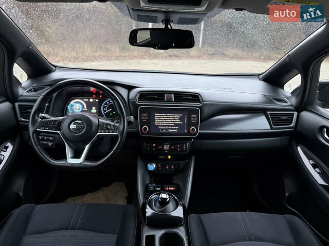 Черный Ниссан Лиф, объемом двигателя 0 л и пробегом 95 тыс. км за 16999 $, фото 4 на Automoto.ua