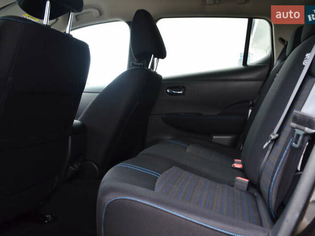 Чорний Ніссан Ліф, об'ємом двигуна 0 л та пробігом 65 тис. км за 16776 $, фото 28 на Automoto.ua