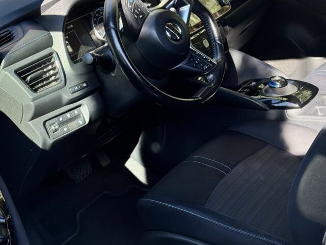 Черный Ниссан Лиф, объемом двигателя 0 л и пробегом 73 тыс. км за 16800 $, фото 7 на Automoto.ua