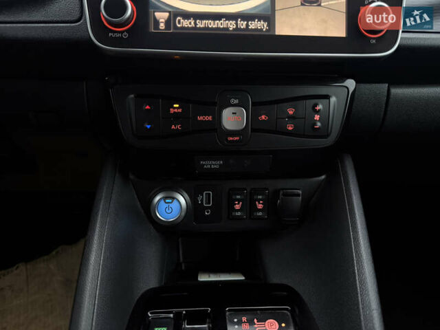 Черный Ниссан Лиф, объемом двигателя 0 л и пробегом 95 тыс. км за 16999 $, фото 31 на Automoto.ua