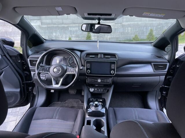 Черный Ниссан Лиф, объемом двигателя 0 л и пробегом 70 тыс. км за 13377 $, фото 18 на Automoto.ua