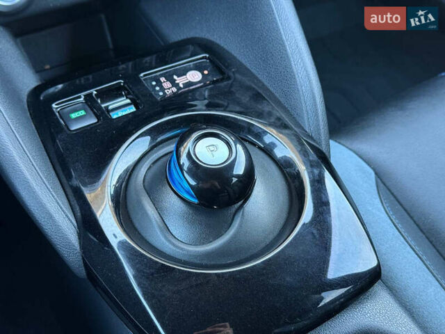 Черный Ниссан Лиф, объемом двигателя 0 л и пробегом 98 тыс. км за 15999 $, фото 49 на Automoto.ua