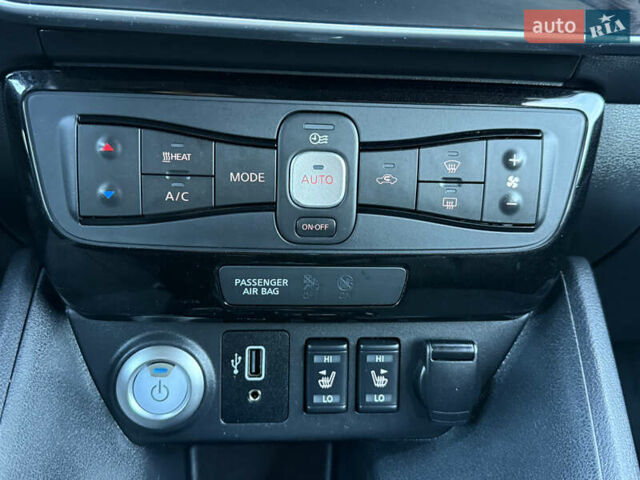 Черный Ниссан Лиф, объемом двигателя 0 л и пробегом 98 тыс. км за 15999 $, фото 49 на Automoto.ua