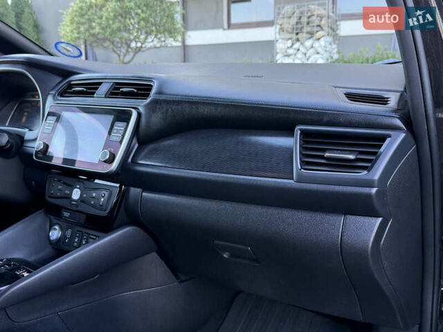 Черный Ниссан Лиф, объемом двигателя 0 л и пробегом 98 тыс. км за 15999 $, фото 29 на Automoto.ua