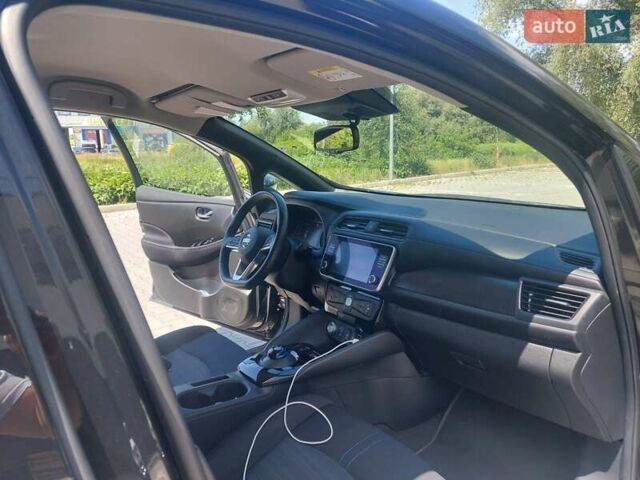 Черный Ниссан Лиф, объемом двигателя 0 л и пробегом 86 тыс. км за 15900 $, фото 17 на Automoto.ua