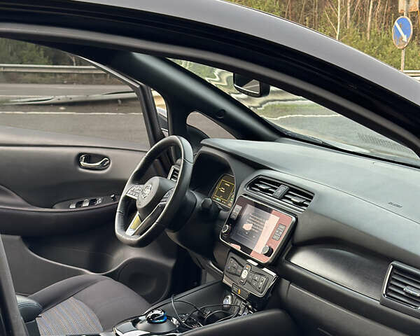 Черный Ниссан Лиф, объемом двигателя 0 л и пробегом 38 тыс. км за 13000 $, фото 6 на Automoto.ua