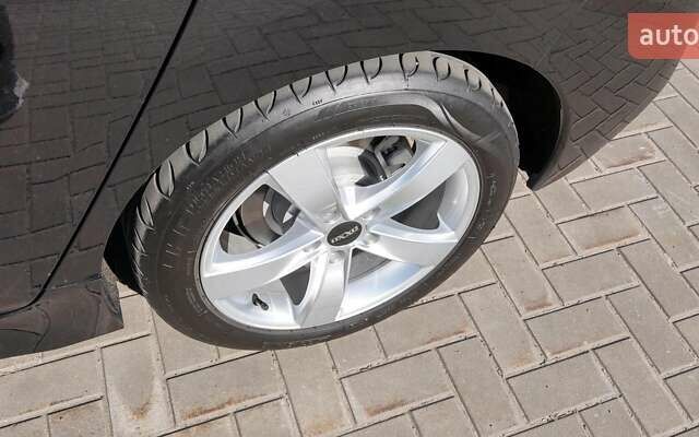 Черный Ниссан Лиф, объемом двигателя 0 л и пробегом 58 тыс. км за 14000 $, фото 11 на Automoto.ua