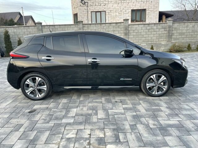 Черный Ниссан Лиф, объемом двигателя 0 л и пробегом 70 тыс. км за 13377 $, фото 3 на Automoto.ua