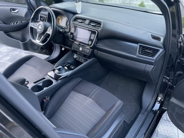 Черный Ниссан Лиф, объемом двигателя 0 л и пробегом 70 тыс. км за 13377 $, фото 13 на Automoto.ua