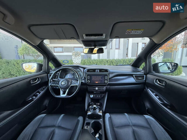 Черный Ниссан Лиф, объемом двигателя 0 л и пробегом 98 тыс. км за 15999 $, фото 4 на Automoto.ua