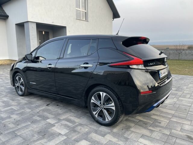 Черный Ниссан Лиф, объемом двигателя 0 л и пробегом 70 тыс. км за 13377 $, фото 4 на Automoto.ua