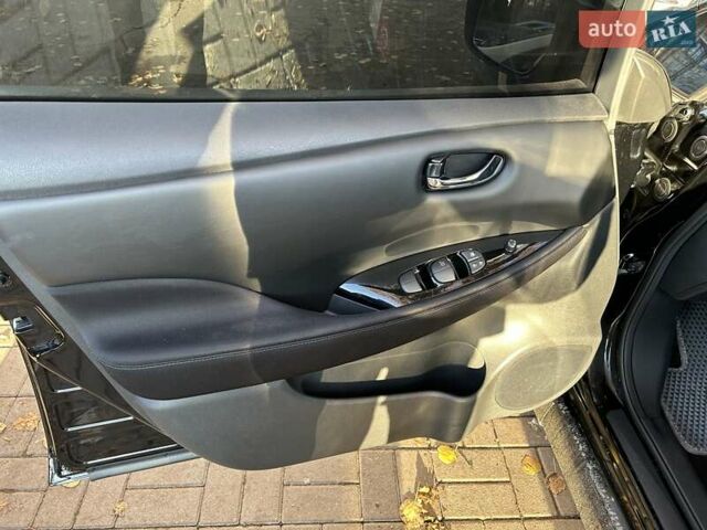 Черный Ниссан Лиф, объемом двигателя 0 л и пробегом 93 тыс. км за 14900 $, фото 11 на Automoto.ua