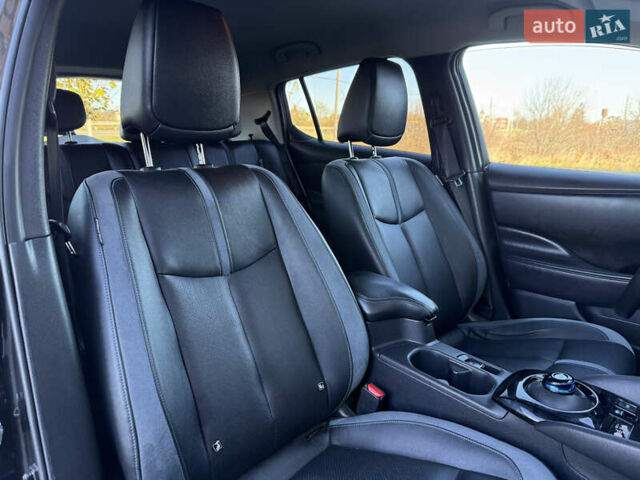 Черный Ниссан Лиф, объемом двигателя 0 л и пробегом 98 тыс. км за 15999 $, фото 26 на Automoto.ua