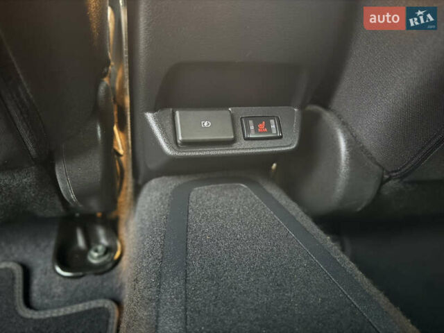 Черный Ниссан Лиф, объемом двигателя 0 л и пробегом 95 тыс. км за 16999 $, фото 38 на Automoto.ua