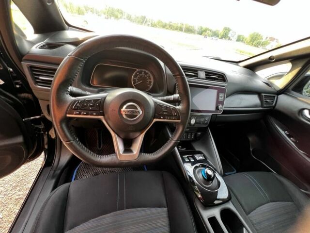 Черный Ниссан Лиф, объемом двигателя 0 л и пробегом 60 тыс. км за 15500 $, фото 3 на Automoto.ua