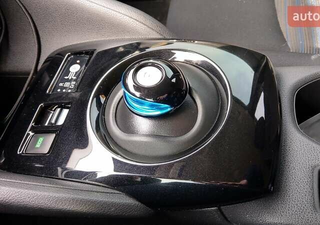 Черный Ниссан Лиф, объемом двигателя 0 л и пробегом 58 тыс. км за 14000 $, фото 20 на Automoto.ua