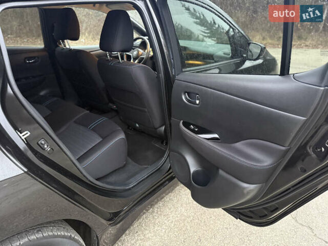 Черный Ниссан Лиф, объемом двигателя 0 л и пробегом 95 тыс. км за 16999 $, фото 41 на Automoto.ua