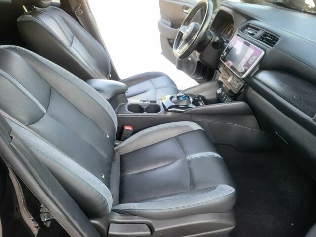 Черный Ниссан Лиф, объемом двигателя 0 л и пробегом 55 тыс. км за 7000 $, фото 10 на Automoto.ua