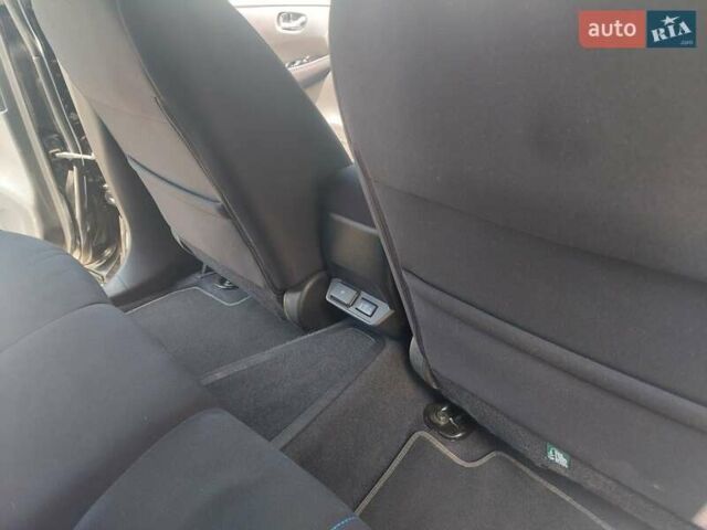 Черный Ниссан Лиф, объемом двигателя 0 л и пробегом 86 тыс. км за 15900 $, фото 18 на Automoto.ua