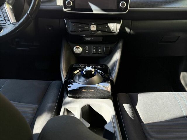 Черный Ниссан Лиф, объемом двигателя 0 л и пробегом 73 тыс. км за 16800 $, фото 5 на Automoto.ua